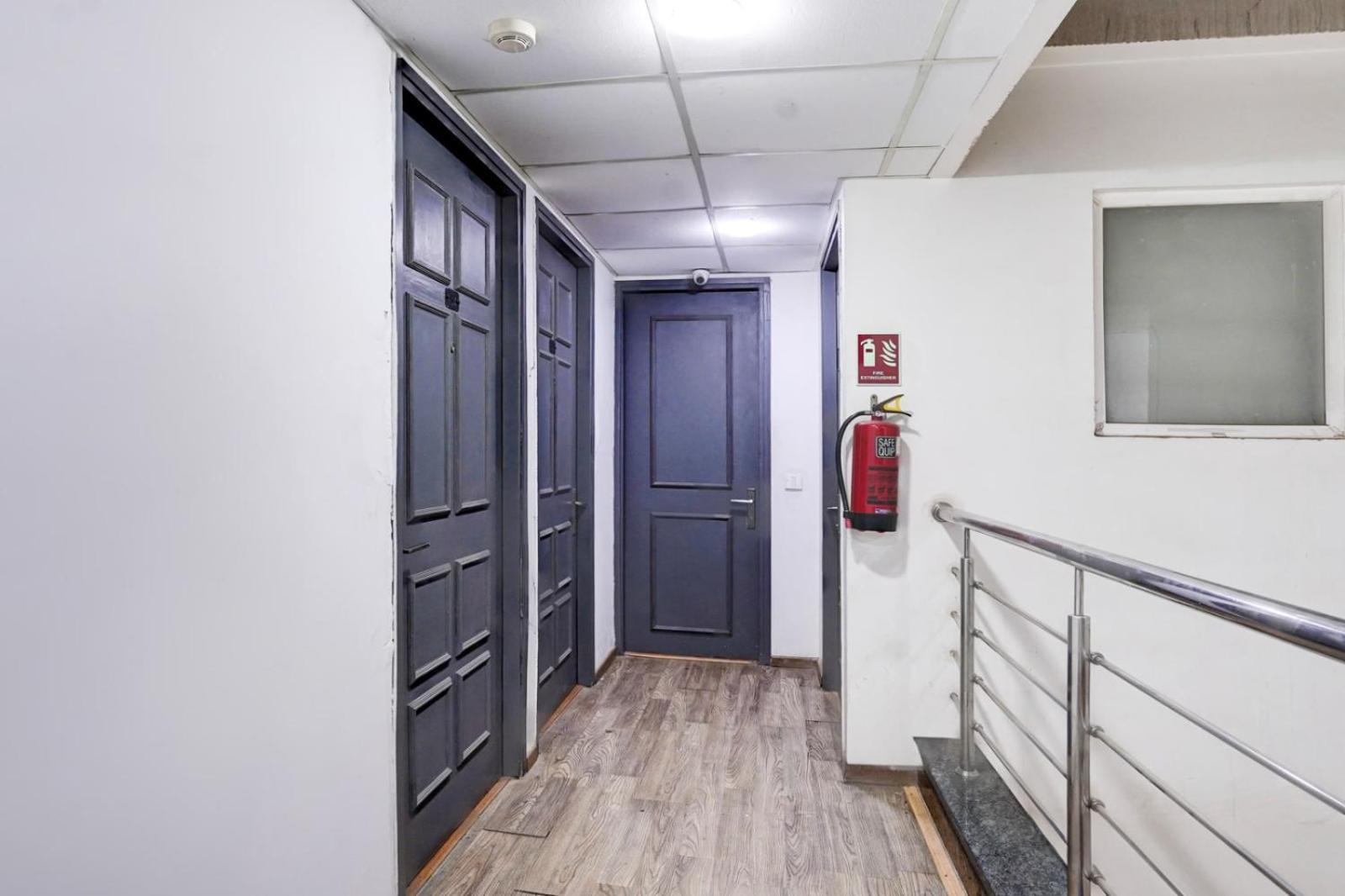 Hotel Aerotech Suite ニューデリー エクステリア 写真