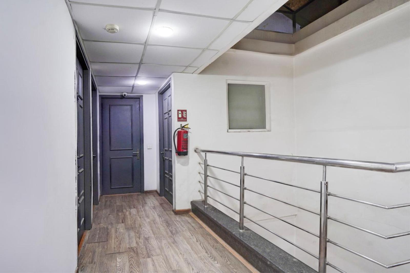 Hotel Aerotech Suite ニューデリー エクステリア 写真